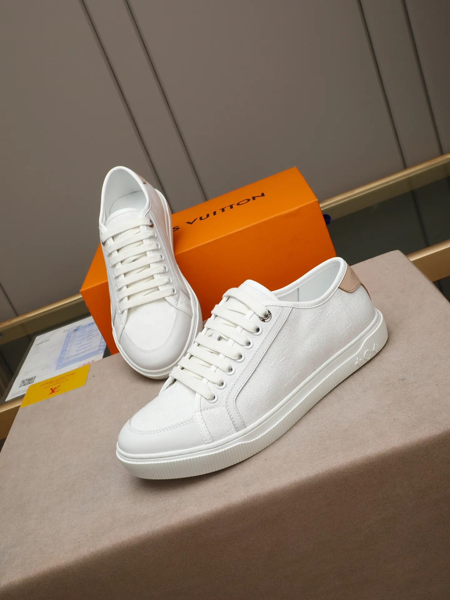 Men's Men's Shoes 💰440 𝐋𝐨𝐮𝐢𝐬 𝐕𝐮𝐢𝐭𝐭𝐨𝐧 𝟮𝟬𝟮𝟱/𝐬𝐬 Louis Vuitton's new spring and summer casual sports sneakers have a youthful atmosphere and are very youthful on the feet! Comfortable and light on the feet! The color is also very youthful! The upper is exclusively decorated with LV accessories! Make the whole shoe more flexible! The special electro-printed logo on the upper has a sense of design and is super recognizable! Beautiful and generous! ! It’s super easy to walk on! Specific denim surface material, sheepskin lining, original molded outsole Size: 38-44 (45 customized)